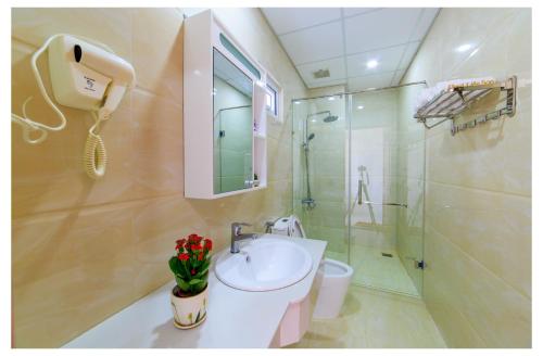 Phòng tắm tại Khách sạn Liên Sơn - Đà Lạt