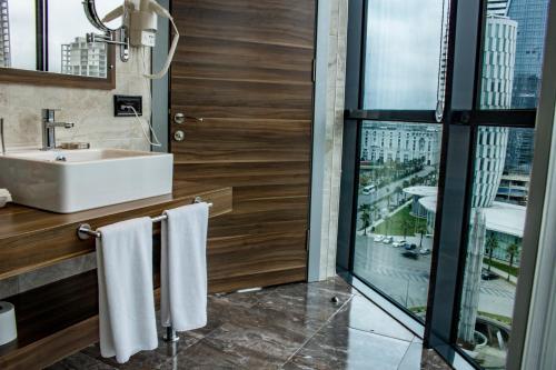 Koupelna v ubytování Sky Tower Hotel