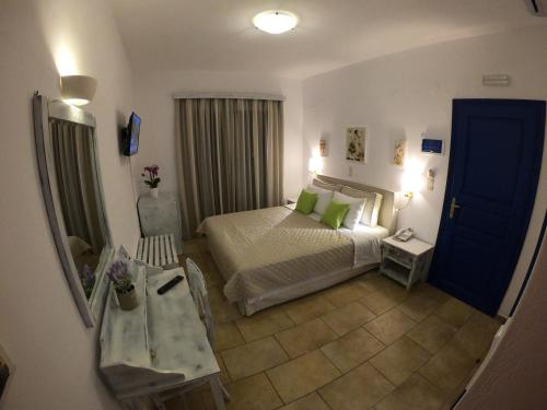 Ένα ή περισσότερα κρεβάτια σε δωμάτιο στο Hotel Mathios