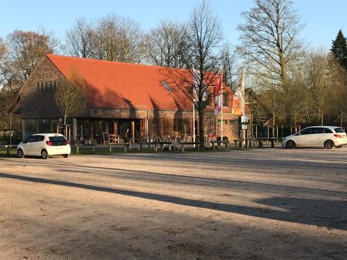 two cars parked in front of a building at Ferienhaus im Sandkamp in Westensee