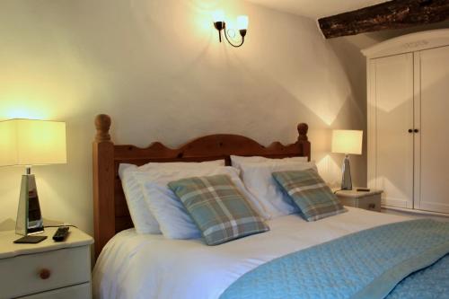 Кровать или кровати в номере Roman Cottage Colerne