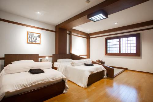 Giường trong phòng chung tại Baan Kashiwaya