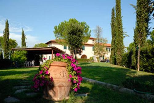 Taman di luar Agriturismo Isola Verde