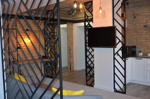Una televisión o centro de entretenimiento en StanGret Hotel