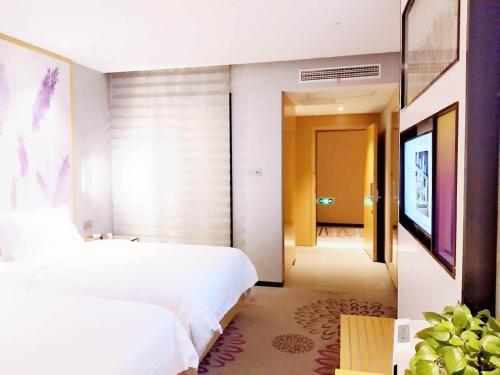 Katil atau katil-katil dalam bilik di Lavande Hotel Taixing Jiangping Road
