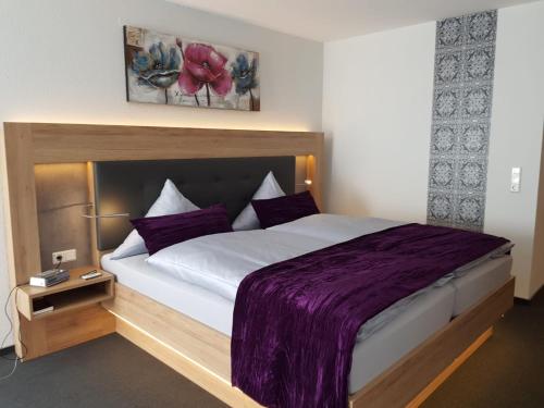 מיטה או מיטות בחדר ב-Hotel Ostfriesen Hof