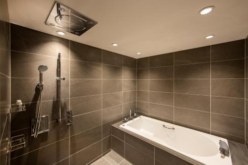 a bathroom with a tub and a shower at karaksa hotel premier Tokyo Ginza in Tokyo