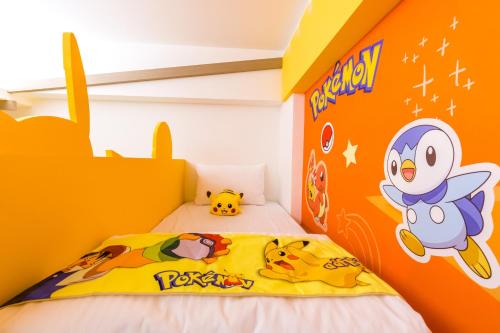 a childs bedroom with a yellow bed with a yellow wall at 松楓親子民宿Songfeng Family B&B in Wujie