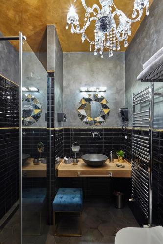 Ένα μπάνιο στο Palazzo di Alcina - Residenza d'Epoca - Luxury Rooms -