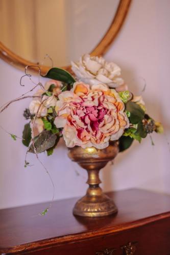 a vase filled with flowers sitting on a table at San Pierino Charming Rooms in Lucca