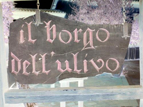 a sign that says i rodeo tillilda at Il Borgo Dell'Ulivo in Trevi