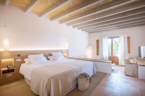 Postel nebo postele na pokoji v ubytování Casa Rural Son Bernadinet