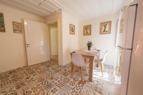The Artist's Apartment by Konnect, Old Corfu Town