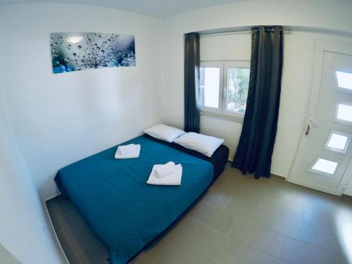 Posteľ alebo postele v izbe v ubytovaní Apartments Lopac Jadranovo