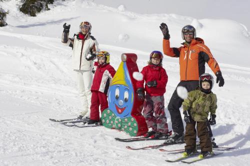 a group of people on skis in the snow at Haus Brandner in Tröpolach