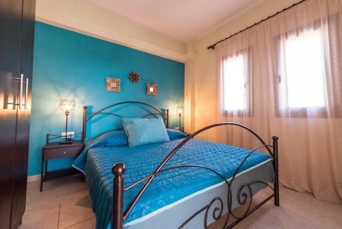 Posteľ alebo postele v izbe v ubytovaní Roxani's Apartments