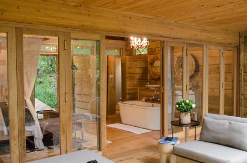 Ванная комната в Summerfields Rose Retreat and Spa