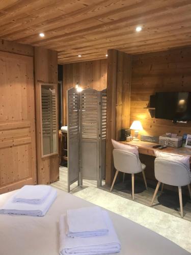 Η κουζίνα ή μικρή κουζίνα στο Chez Fred et Carine (Petit-déjeuner bio inclus)