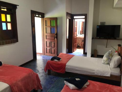 Tempat tidur dalam kamar di Finca Hotel Brasilia