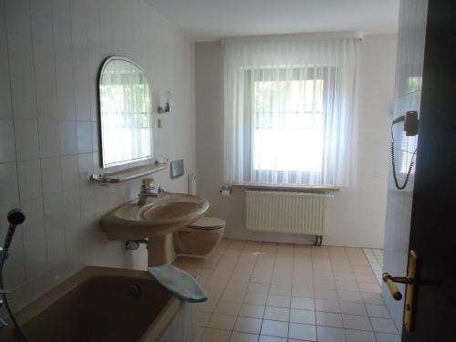 Koupelna v ubytování Hotel Marthahaus