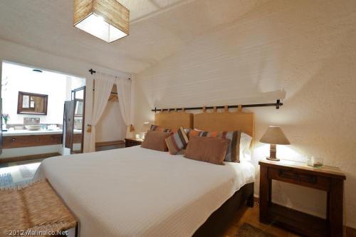 A bed or beds in a room at Hotel Boutique Casa de Campo Malinalco
