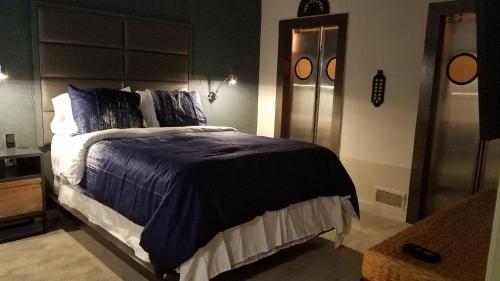 a bedroom with a large bed with a blue blanket at The 3060 Guest House in Atlanta