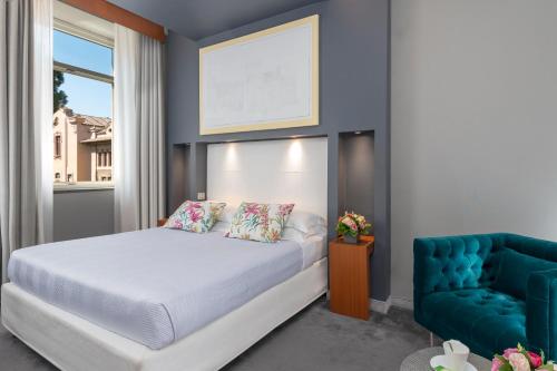 a bedroom with a bed and a dresser at Metropolis - Hotel di Charme in Rome