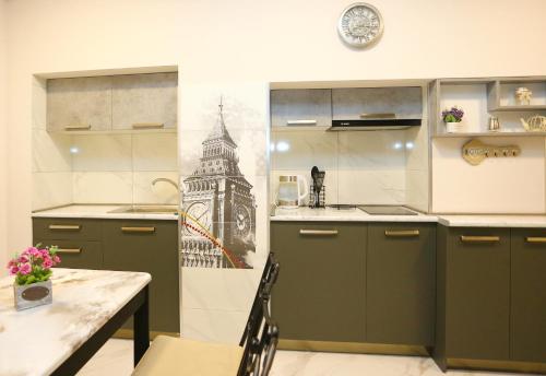 A kitchen or kitchenette at OLD CORNER