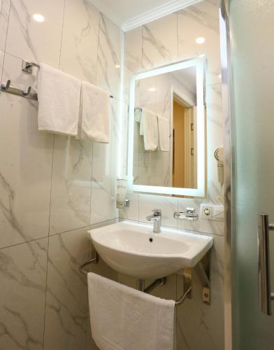A bathroom at OLD CORNER