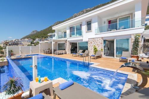 a villa with a swimming pool and a house at Villa La Mer Azur in Kalkan