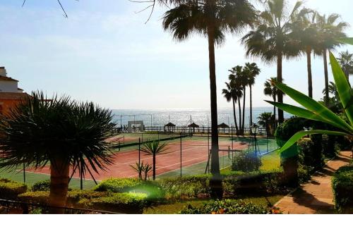 Mansion Alhamar - 2 Bedroom, Frontline Beach, Mountain Views, Full Size  Pool, Tennis Courts, Close to Shops, On-site Bar & Chiringuito, Sitio de  Calahonda – päivitetyt vuoden 2022 hinnat