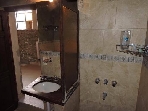 Ванна кімната в Hostal CASA DE PIEDRA