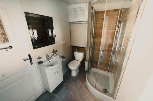 A bathroom at Gór-SKI Apartament