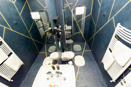 Un baño de Rabbit Hole