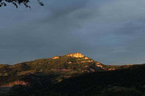 a view of a mountain in the distance at Chiesa Ignano 1778 in Marzabotto