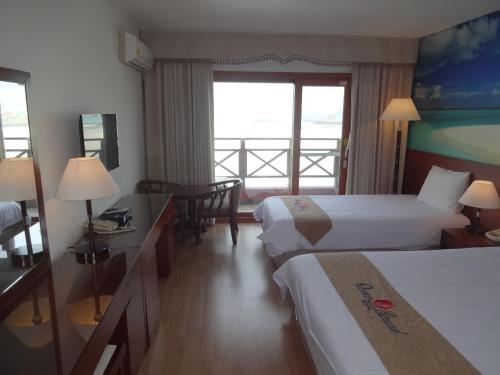 Ένα ή περισσότερα κρεβάτια σε δωμάτιο στο Ocean Grand Hotel