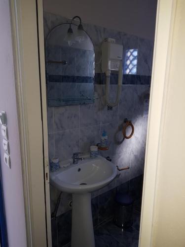 Ένα μπάνιο στο Karabo Hotel