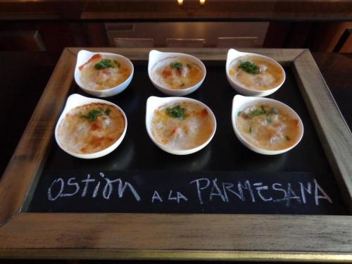a sign with four bowls of food on a table at Park Hotel Calama in Calama