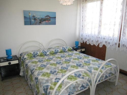a bedroom with a bed with a quilt on it at Appartamento A Mare in Grado