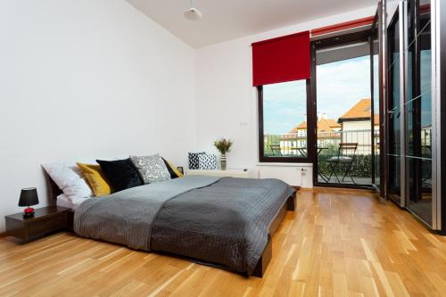 Prague Days - Two-bedroom Family Apartment with Terrace and Garage in Vinohrady