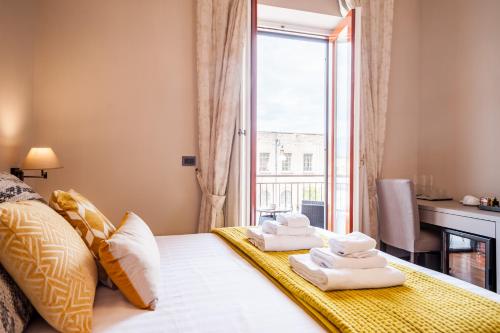 a bedroom with a bed with towels on it at Dream House Pompei in Pompei