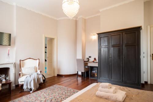 a living room with a black cabinet and a desk at Dream House Pompei in Pompei