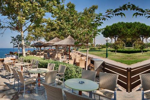 La Vie En Rose Studio,close to beach, Paleo Faliro