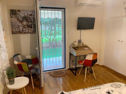 La Vie En Rose Studio,close to beach, Paleo Faliro