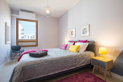 Posteľ alebo postele v izbe v ubytovaní Raya Mansion Warsaw