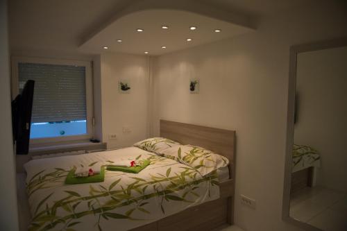 Postel nebo postele na pokoji v ubytování First Floor Flat