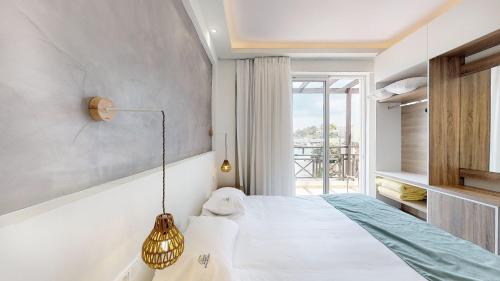 Ένα ή περισσότερα κρεβάτια σε δωμάτιο στο Porto Kalamaki Hotel