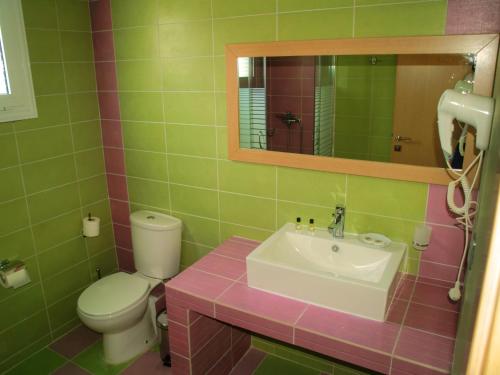 Gallery image of Maranton Beach Hotel in Koinyra
