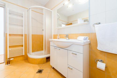 Kúpeľňa v ubytovaní Apartment Anamarija with sea view