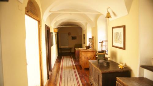 a hallway of a home with a room with a hallway at Schloss Berg Klösterle in Zedlitzdorf
